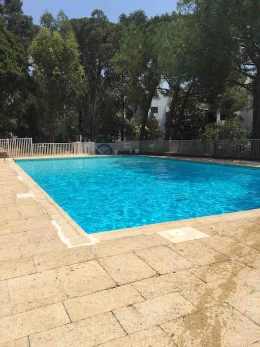 شقة Le Dyonisos Et Piscine لا سين سور مير المظهر الخارجي الصورة