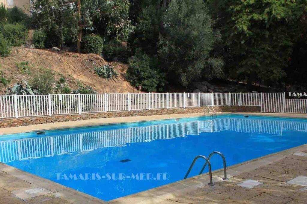 شقة Le Dyonisos Et Piscine لا سين سور مير المظهر الخارجي الصورة